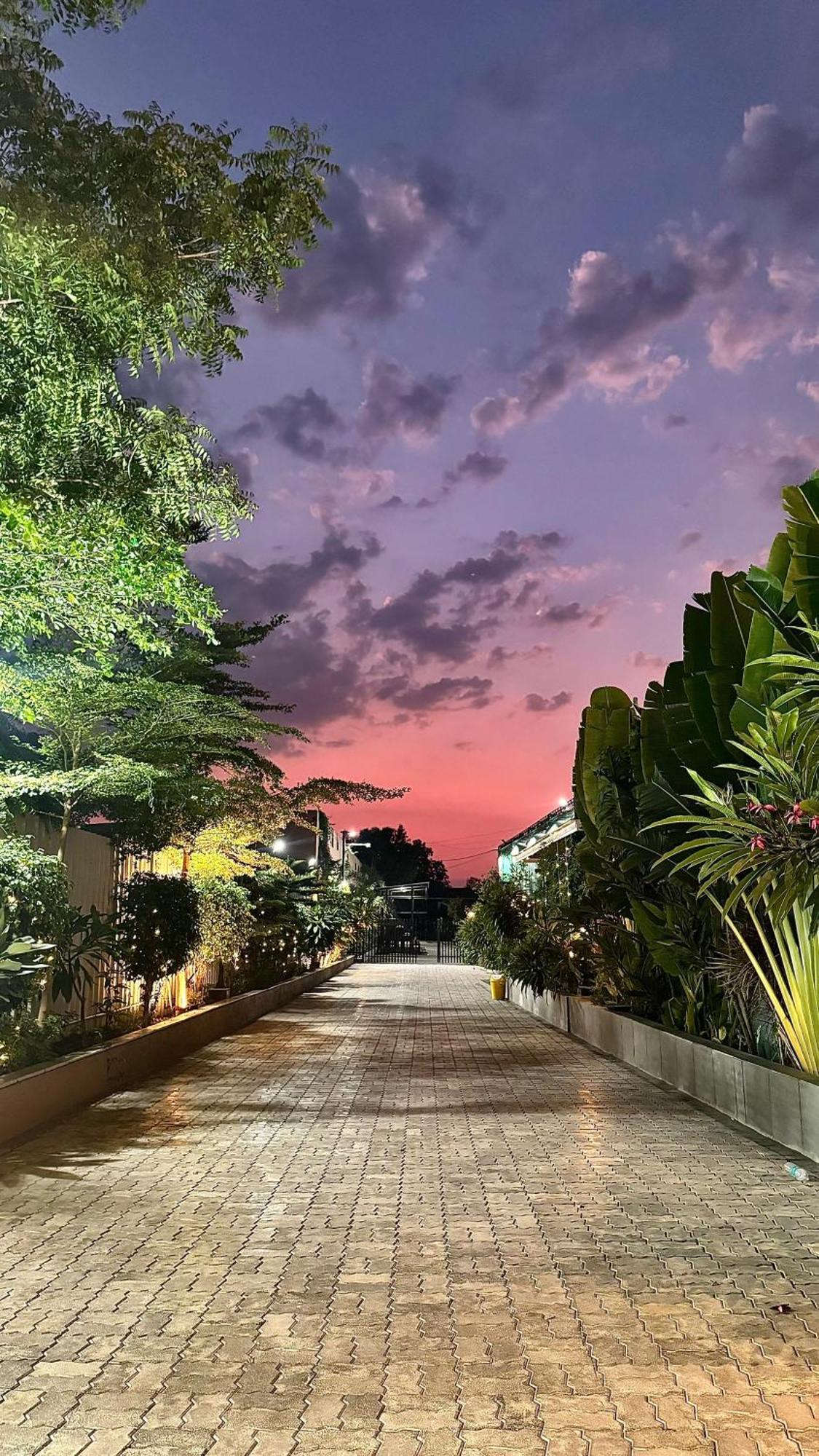 The Pavilion Park Resort Mālegaon 외부 사진